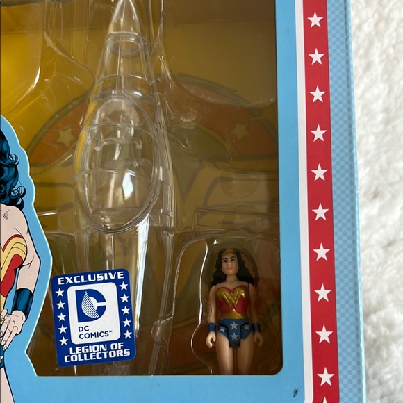 FUNKO EXCLUSIVE DC COMICS Wonder Woman Invisible Jet with Mini Figure - Picture 15 of 15